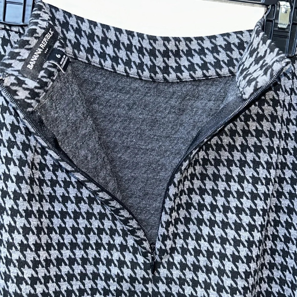 Banana Republic Houndstooth Fluted Mini Skirt - Picture 4 of 8